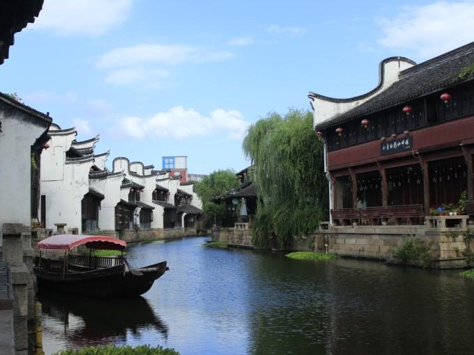 逃离违建房屋5